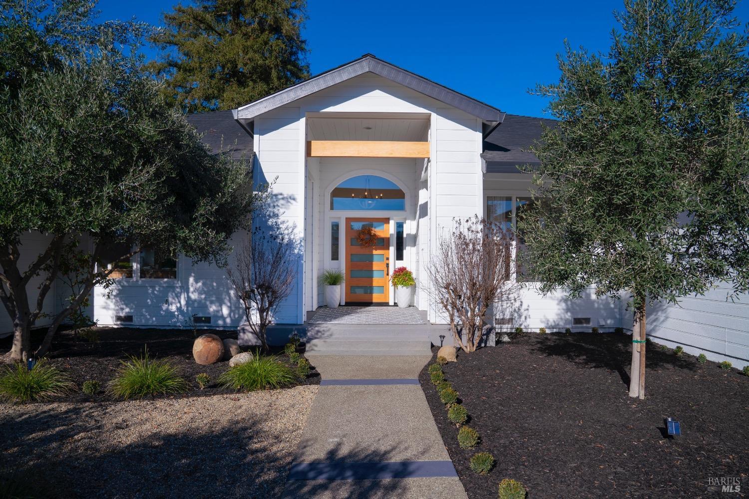 1586 Arrowhead Dr