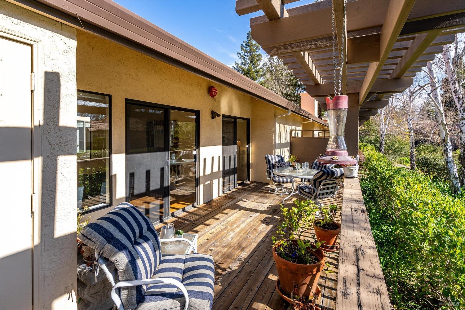 15 Fountain Grove Cir