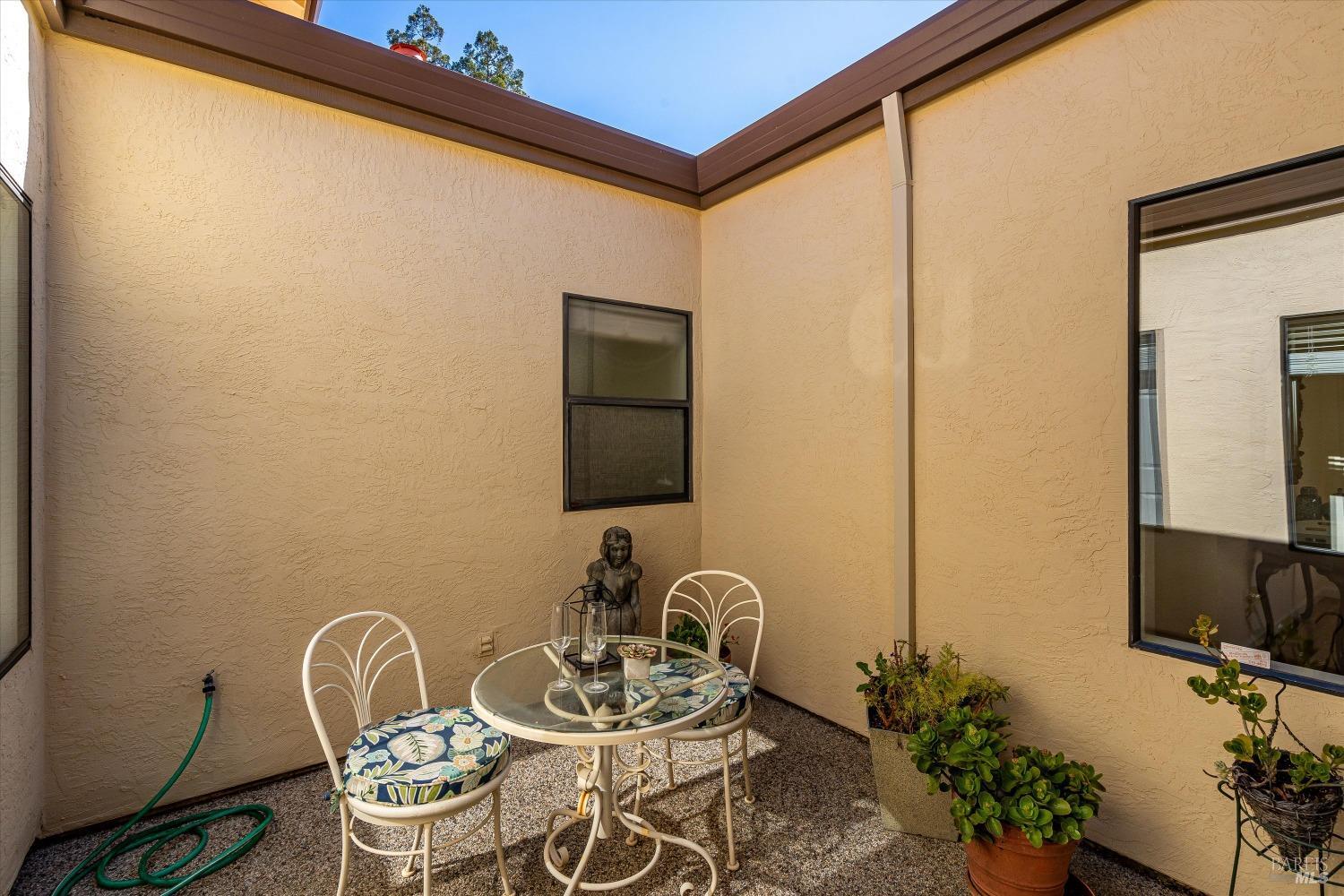 15 Fountain Grove Cir