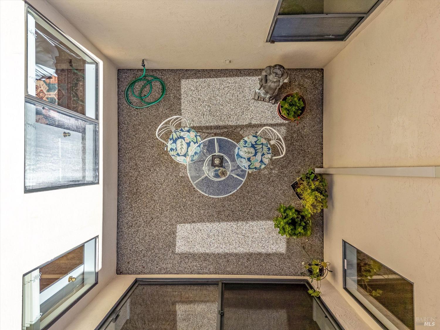 15 Fountain Grove Cir