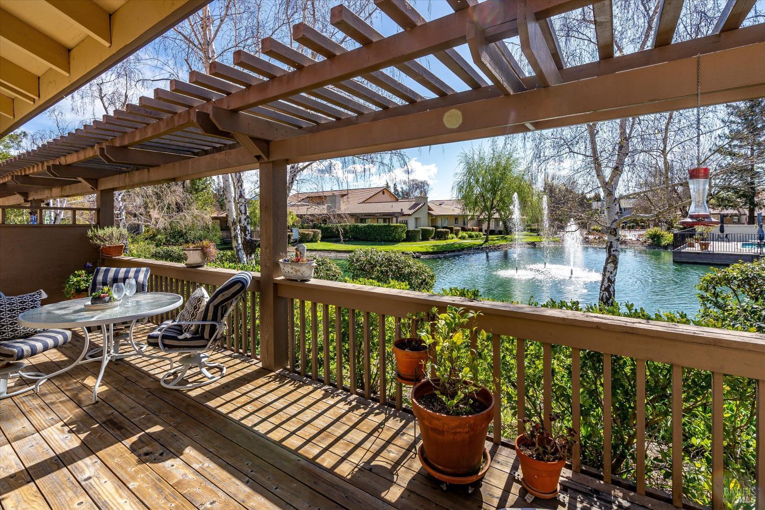 15 Fountain Grove Cir