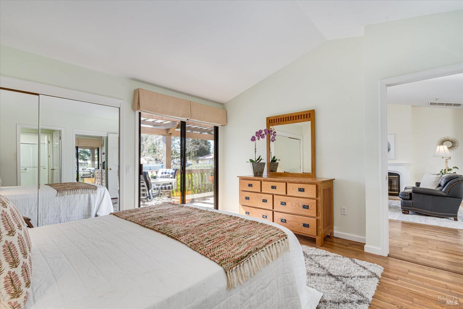 15 Fountain Grove Cir