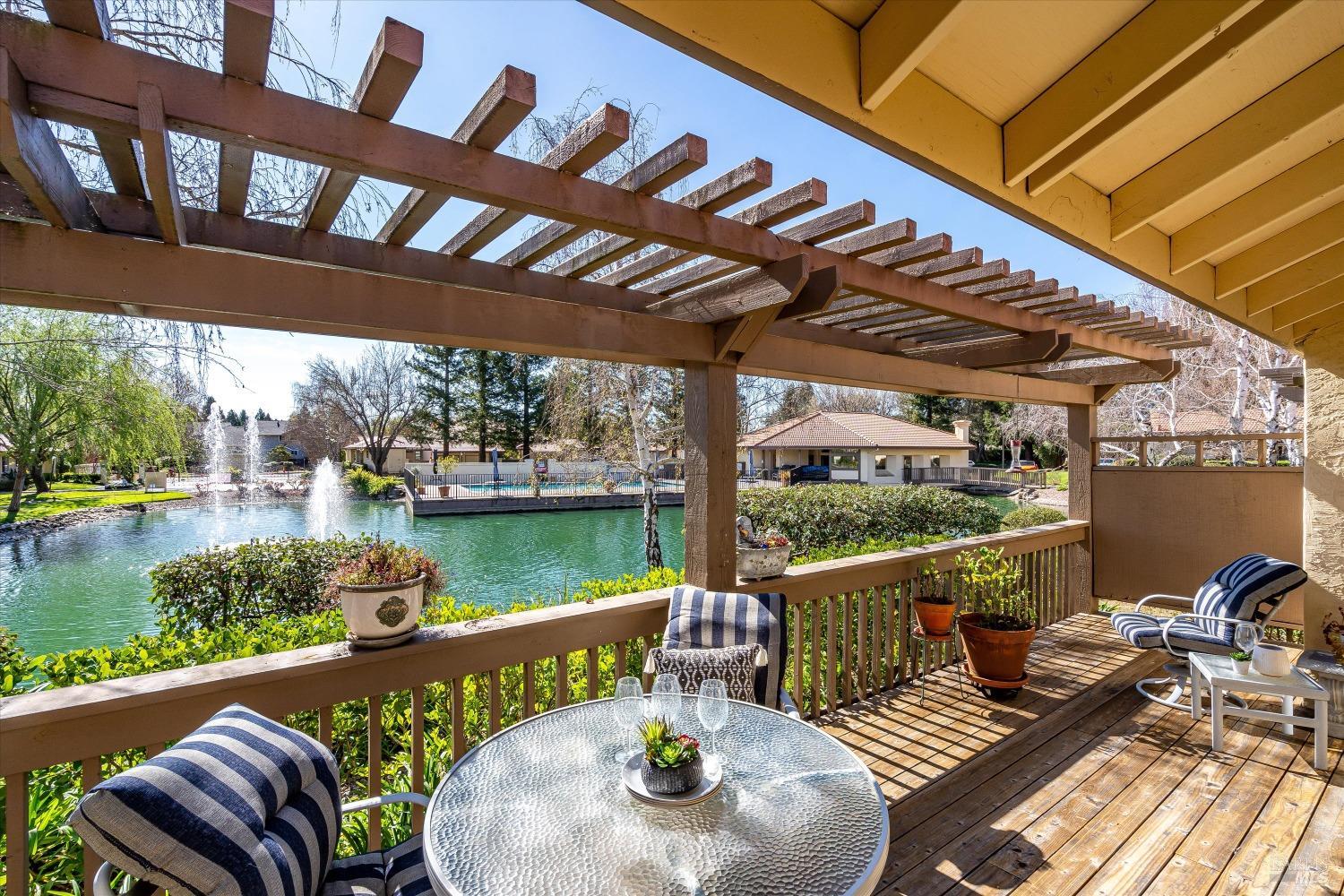 15 Fountain Grove Cir