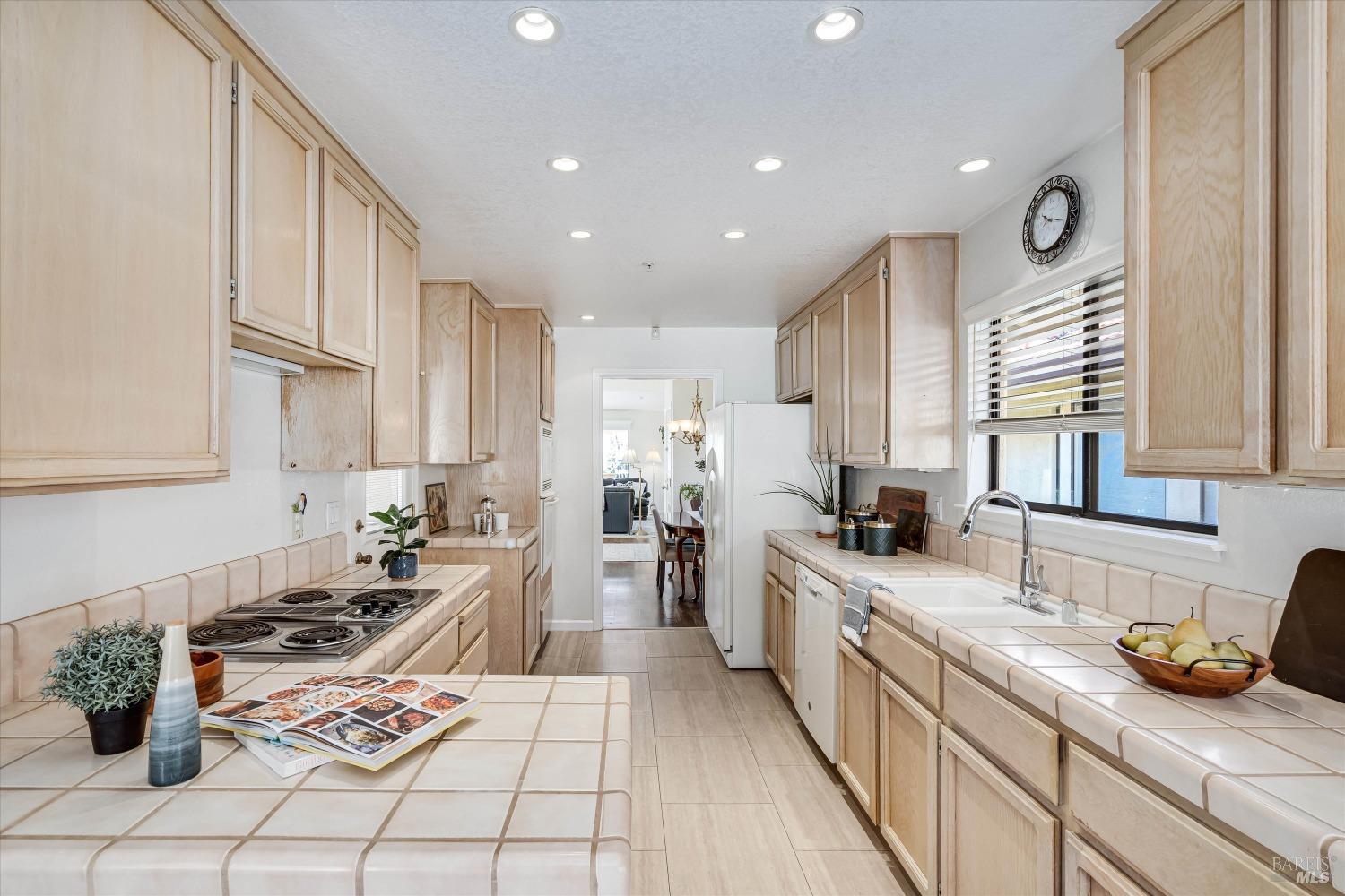 15 Fountain Grove Cir