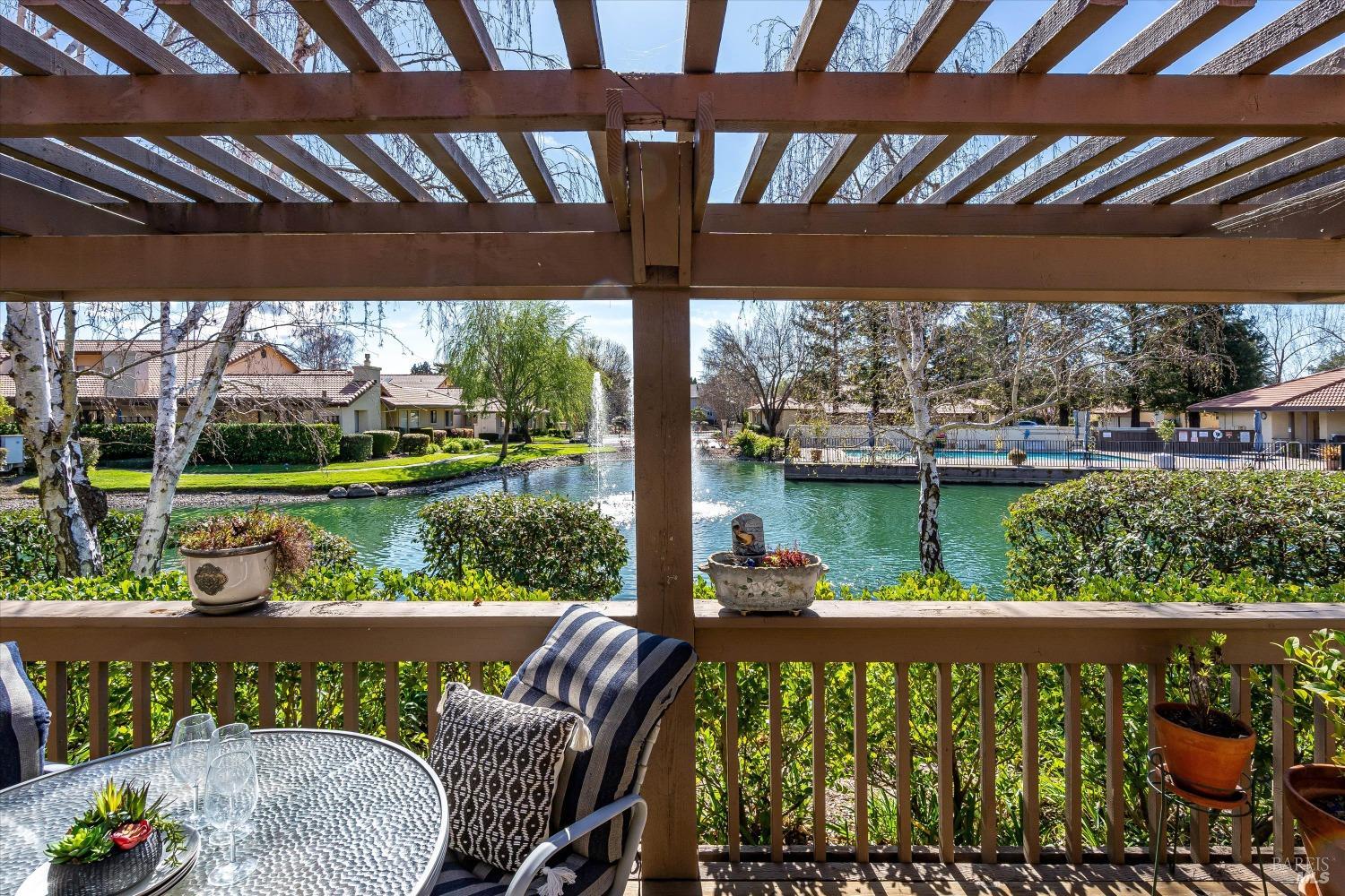 15 Fountain Grove Cir