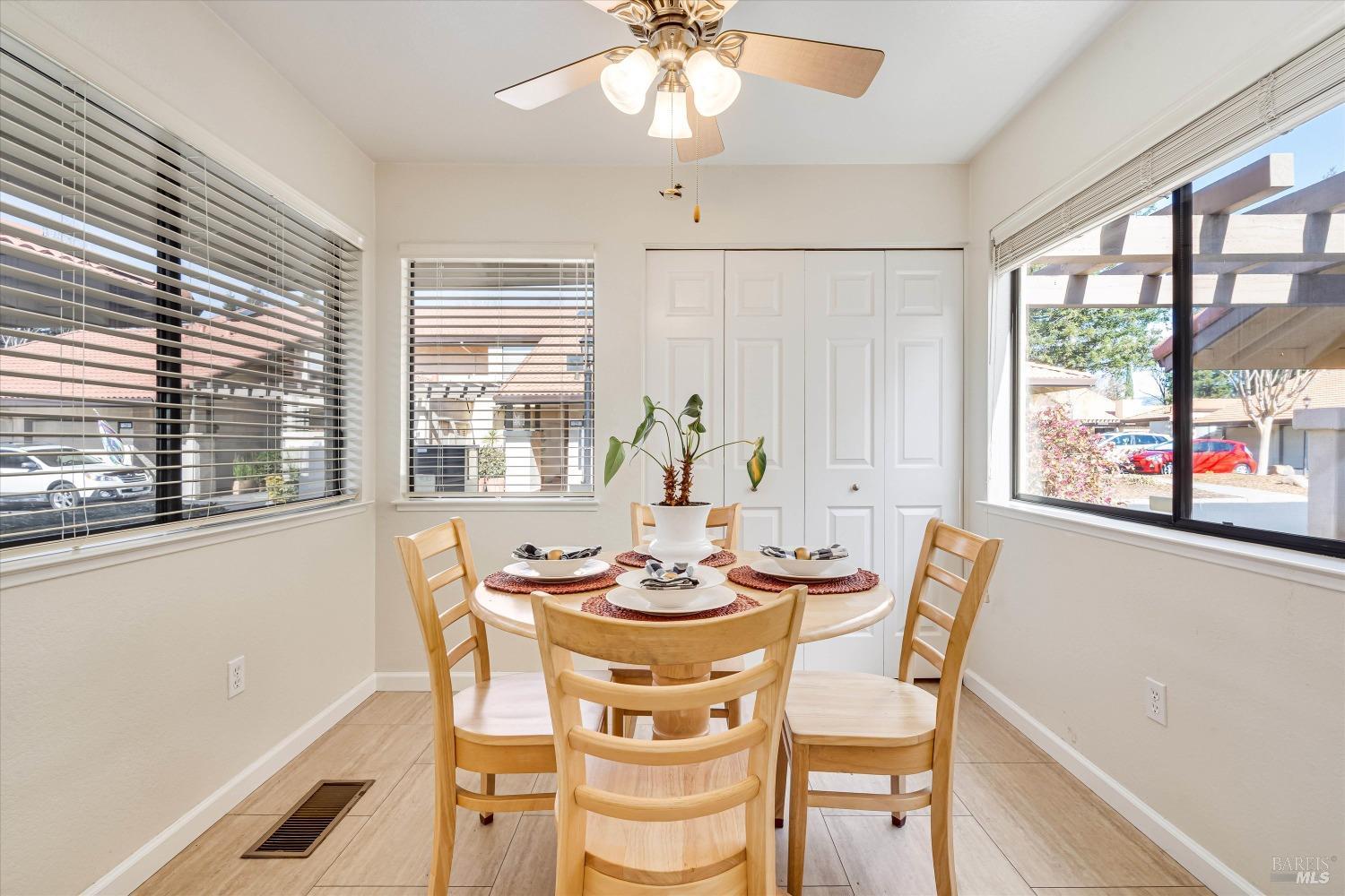 15 Fountain Grove Cir