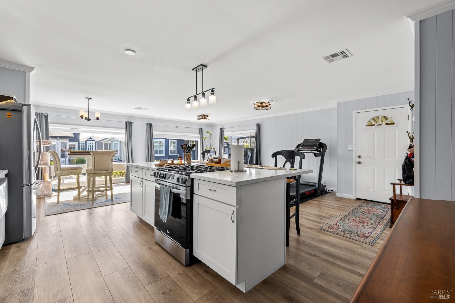 6468 Washington St #203