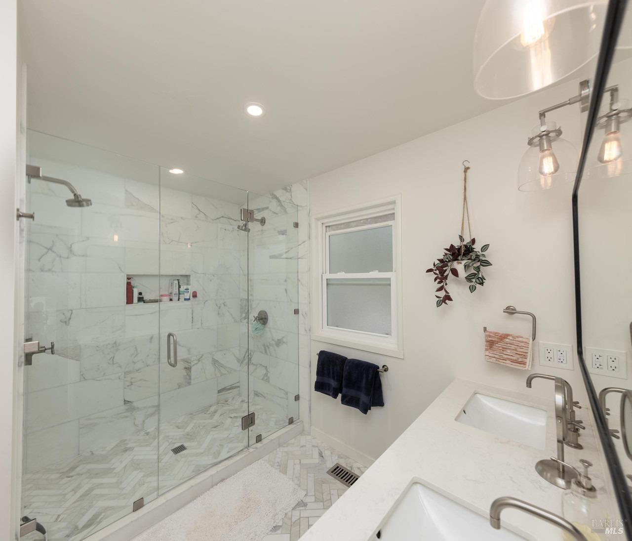 2140 W Lincoln Avenue