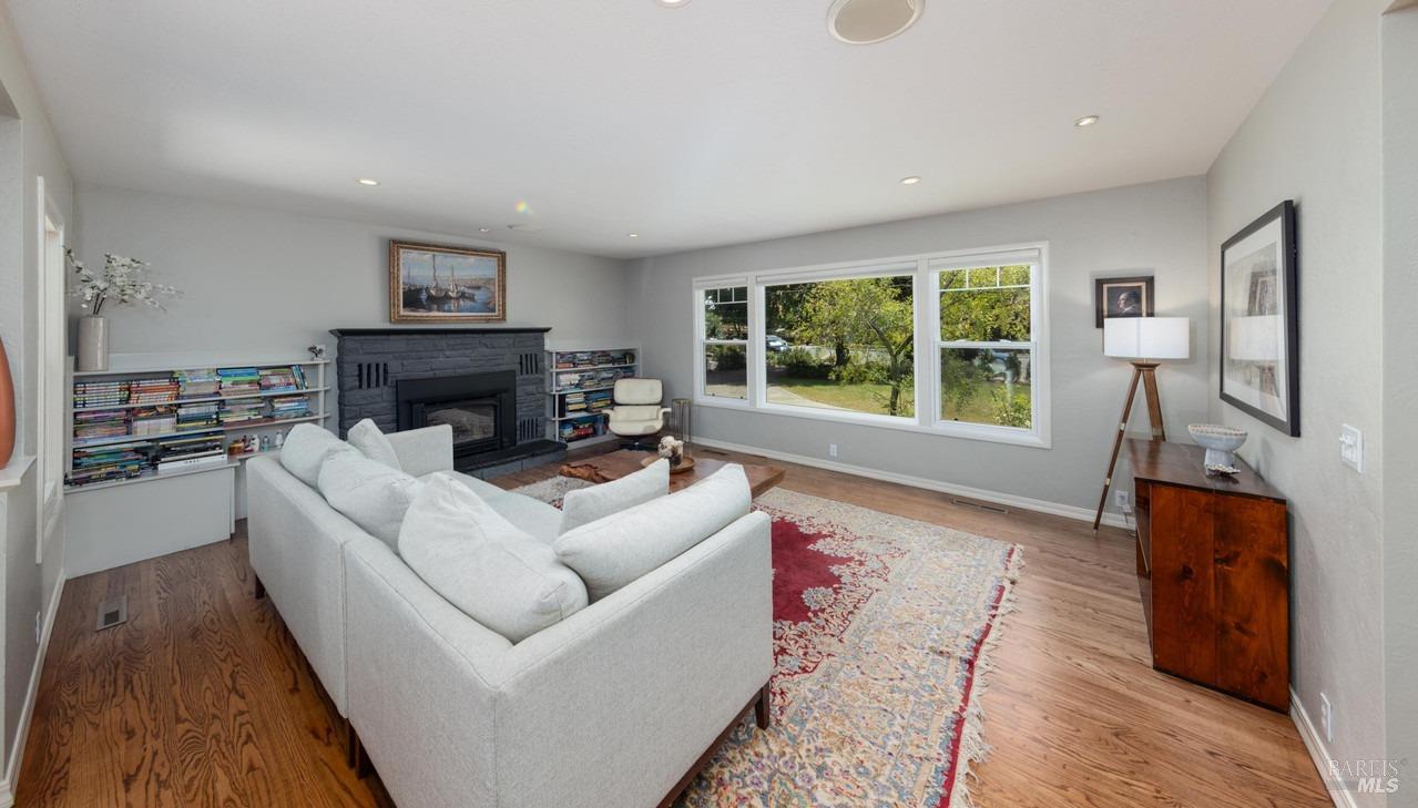 2140 W Lincoln Avenue