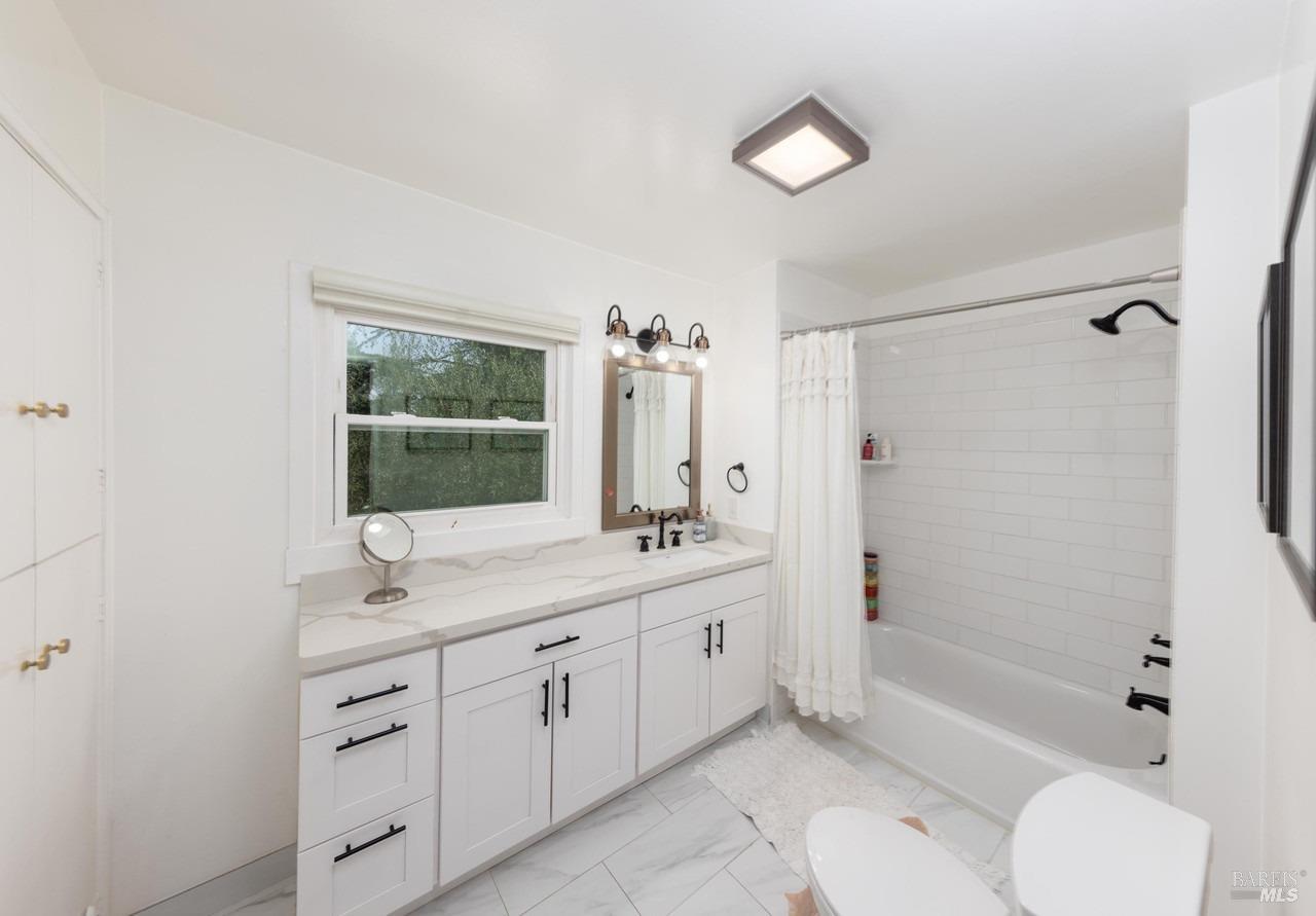 2140 W Lincoln Avenue