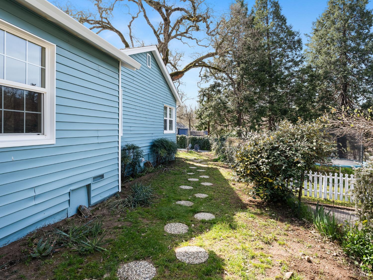 490 Cornish Ln