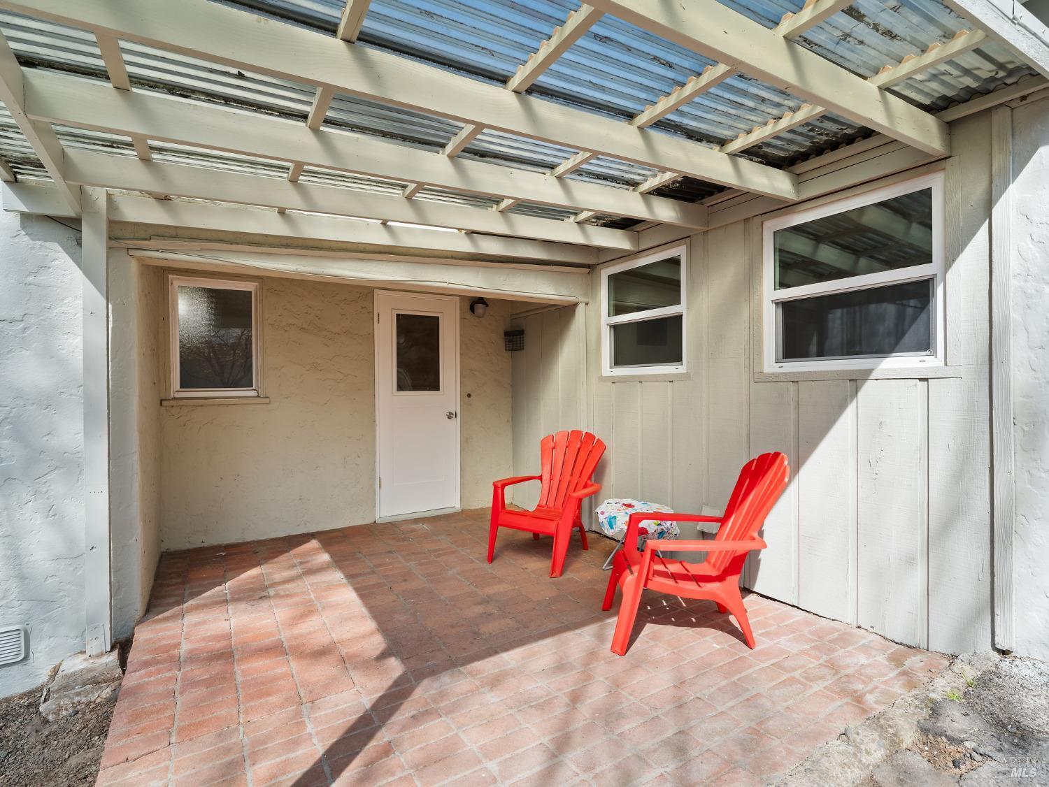 490 Cornish Ln