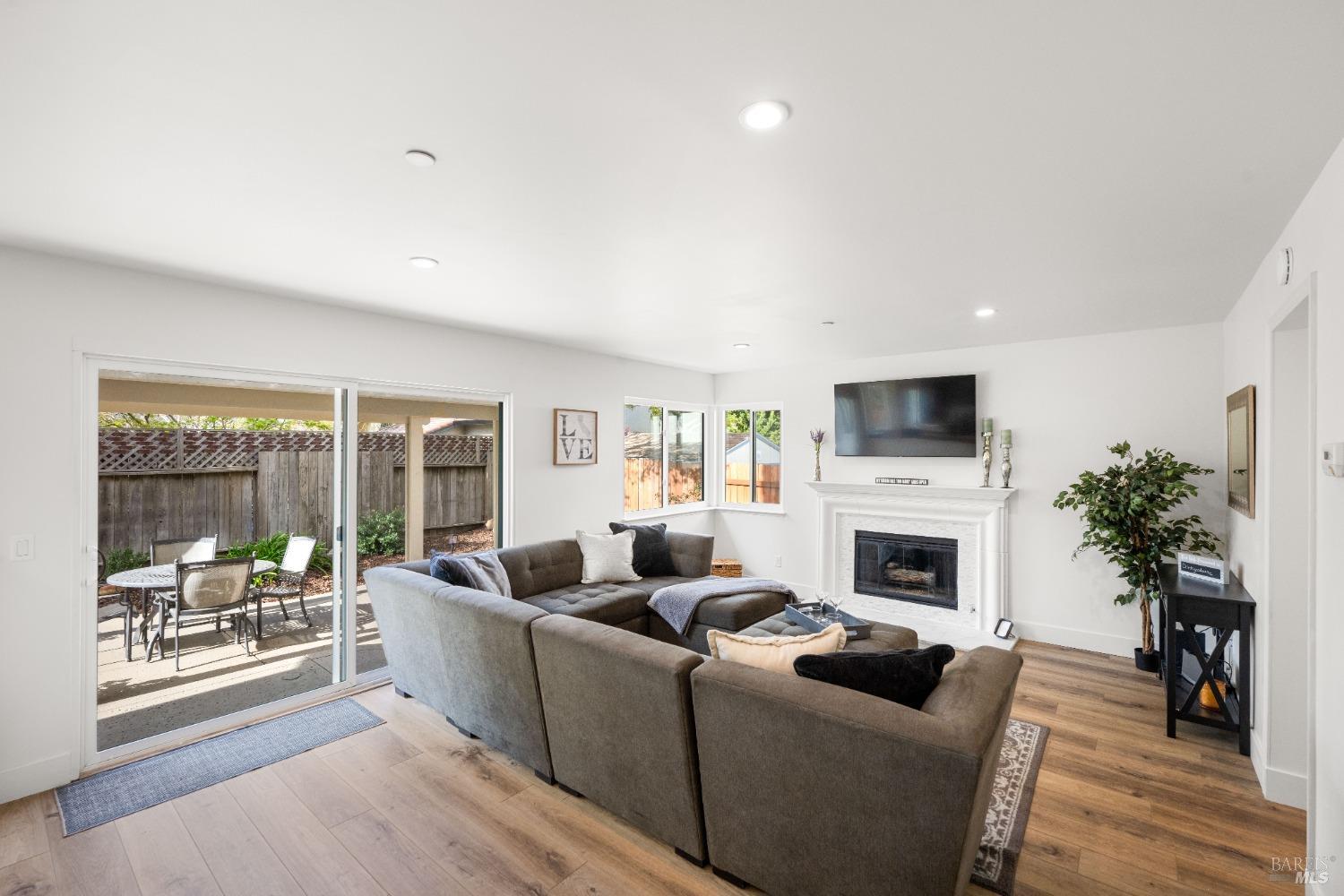 2594 Wine Country Ave