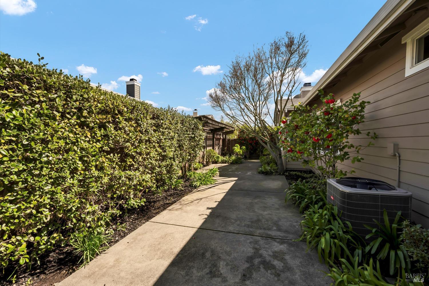 68 Skipping Rock Way