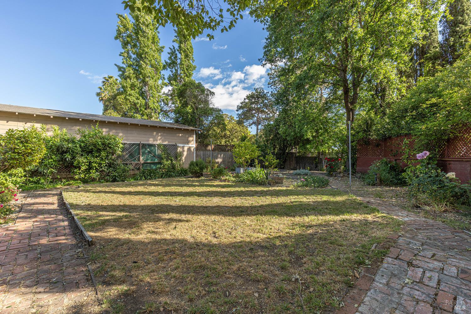 689 Rio Vista Dr