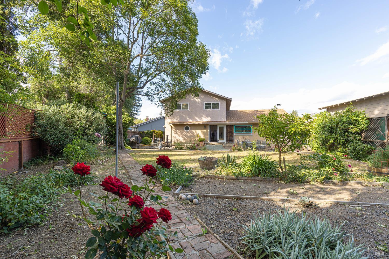 689 Rio Vista Dr