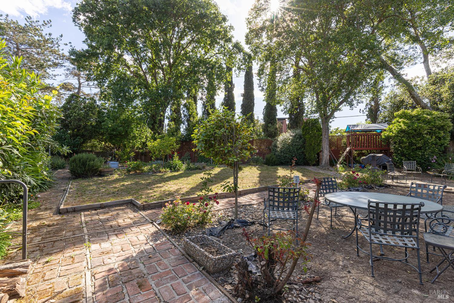 689 Rio Vista Dr