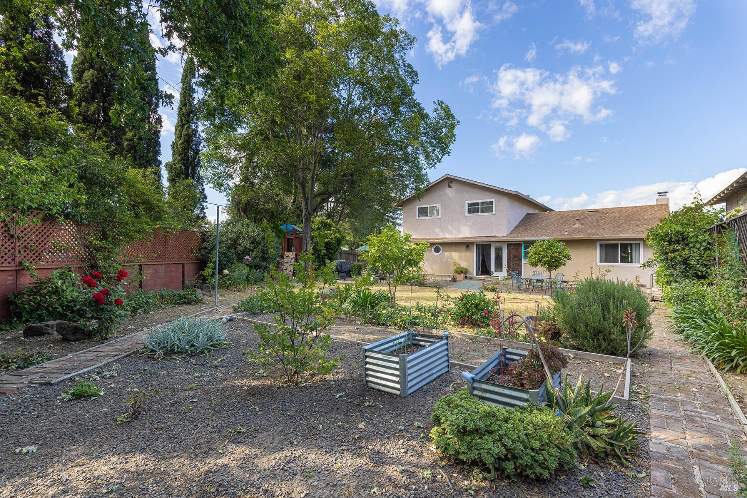 689 Rio Vista Dr