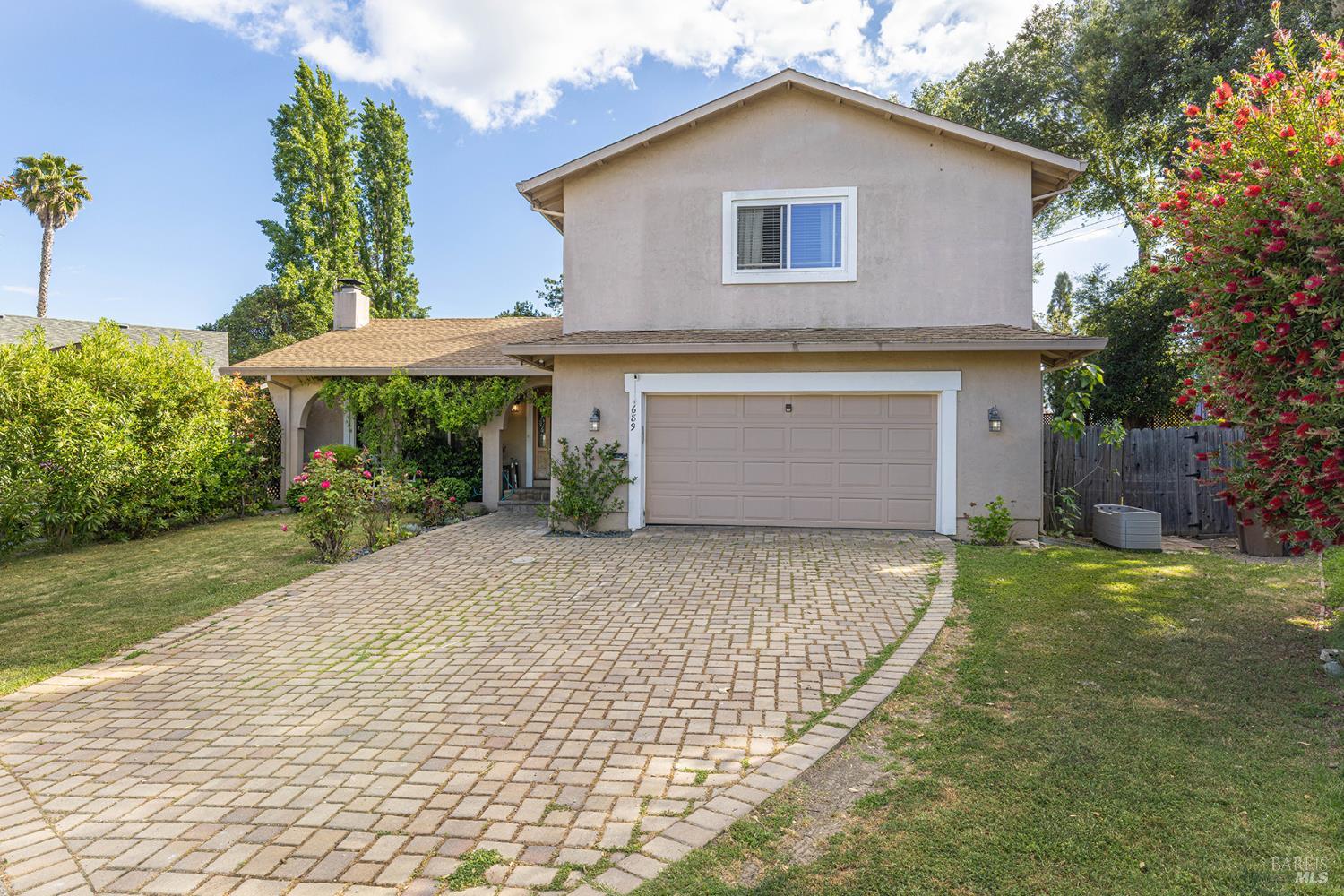 689 Rio Vista Dr