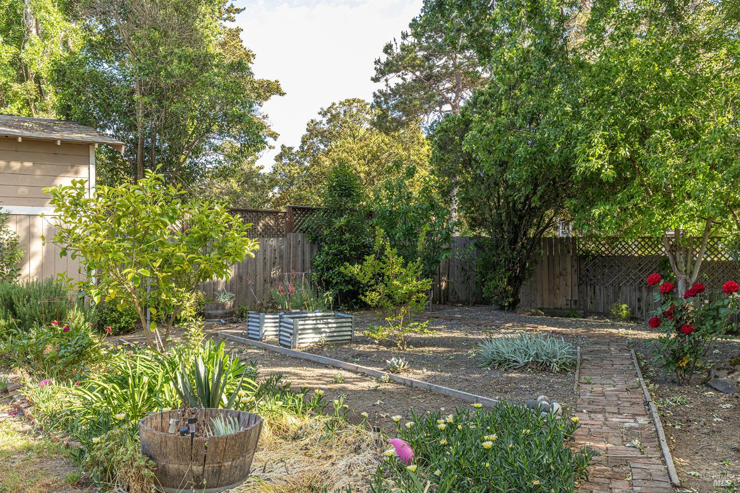 689 Rio Vista Dr