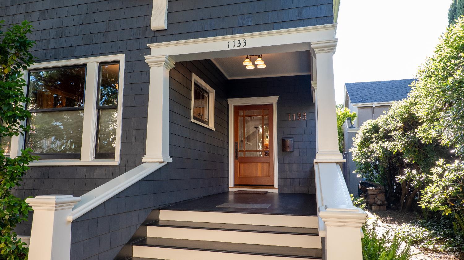 1133 Seminary St