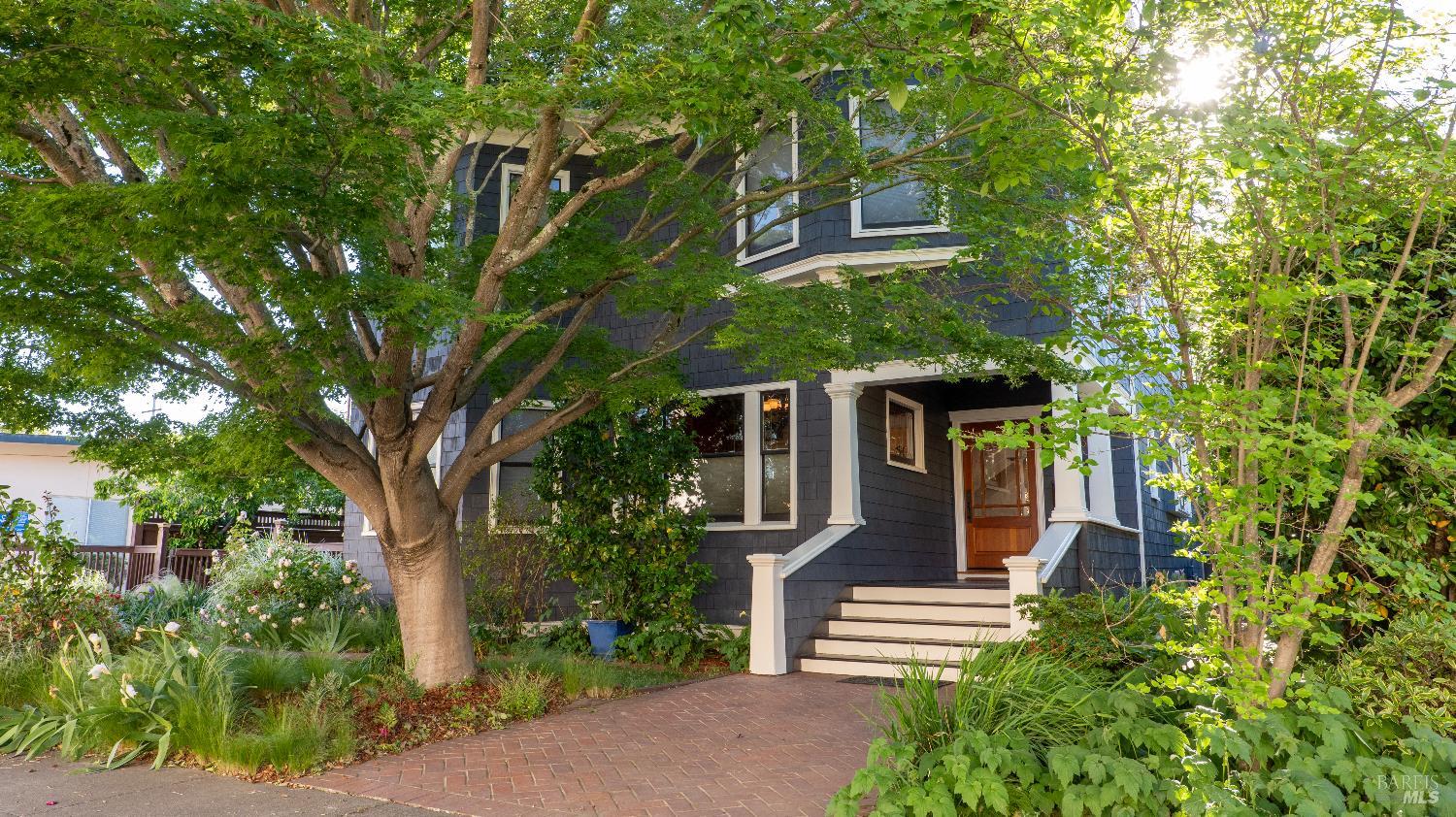 1133 Seminary St