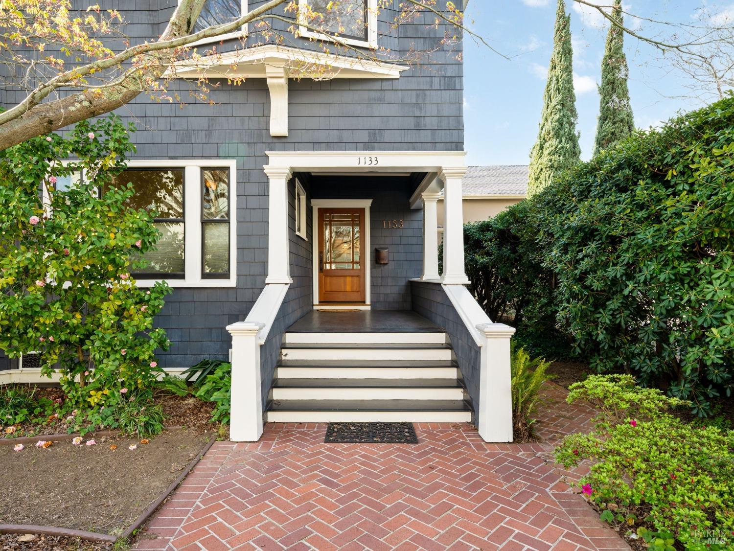1133 Seminary St