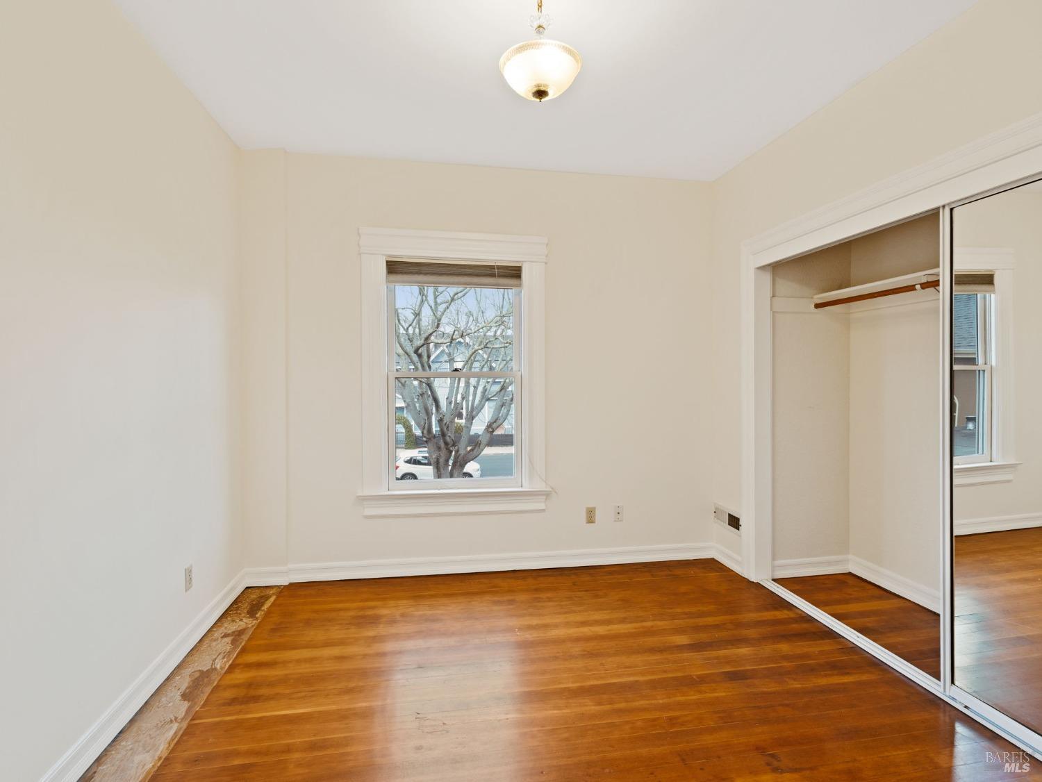 1133 Seminary St