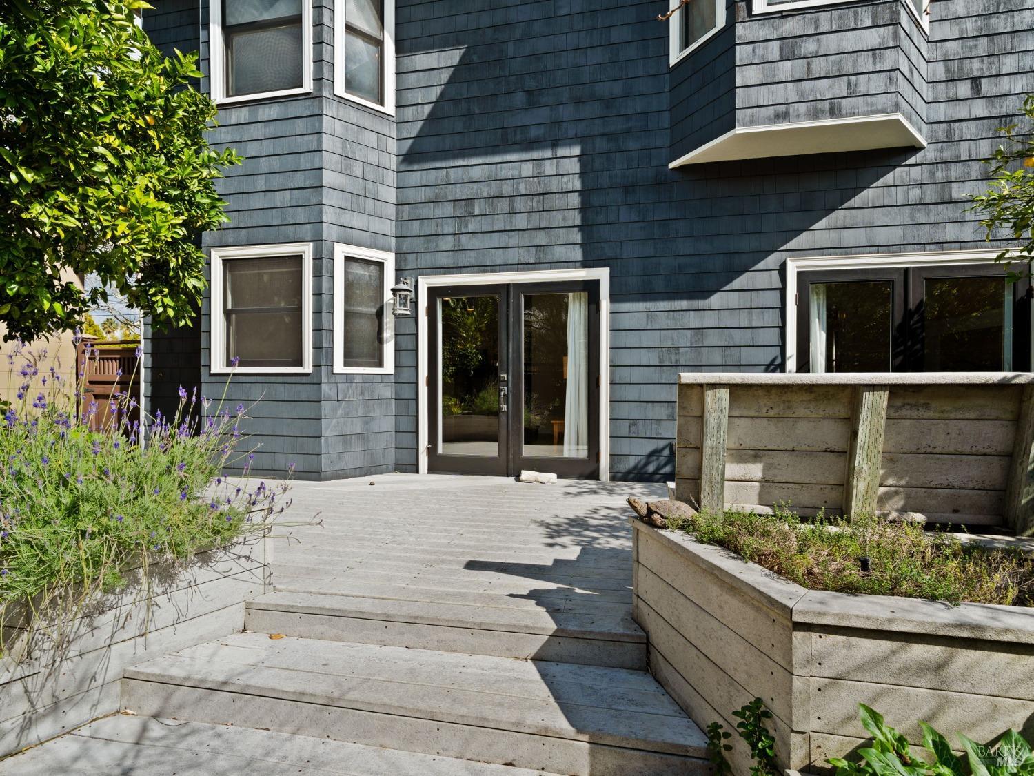 1133 Seminary St