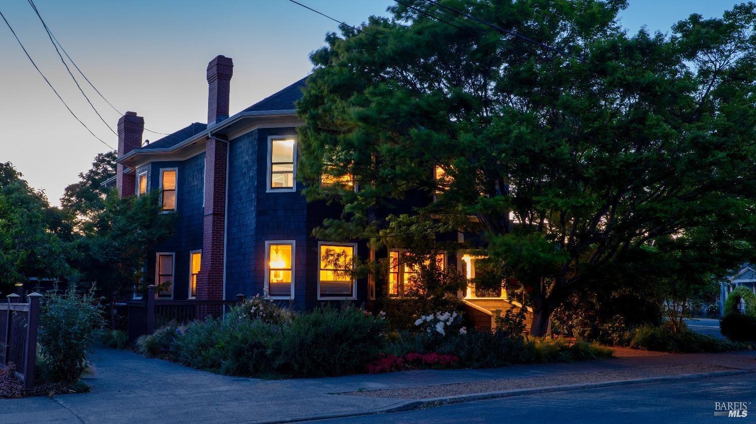 1133 Seminary St