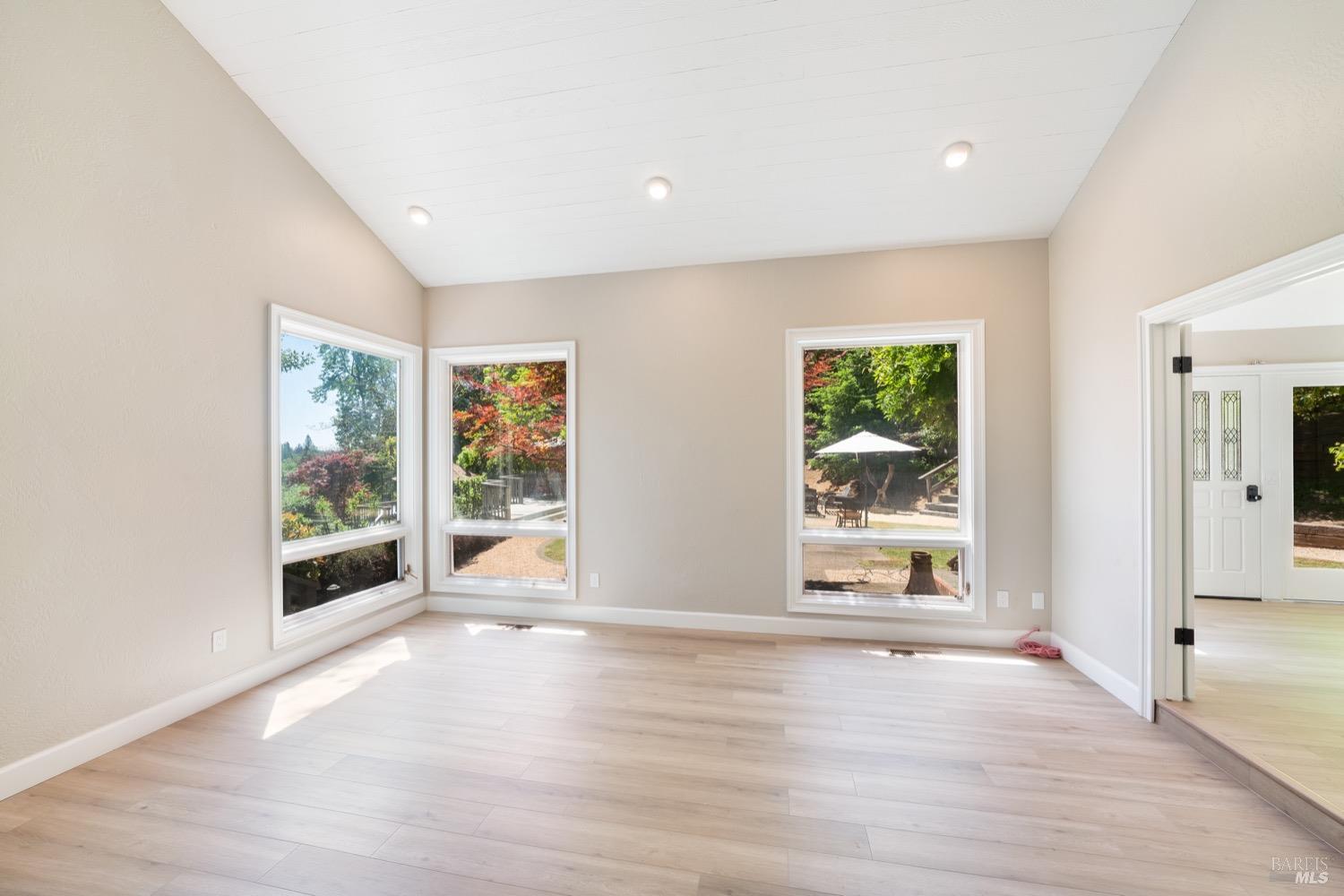 1275 Summit Lake Dr