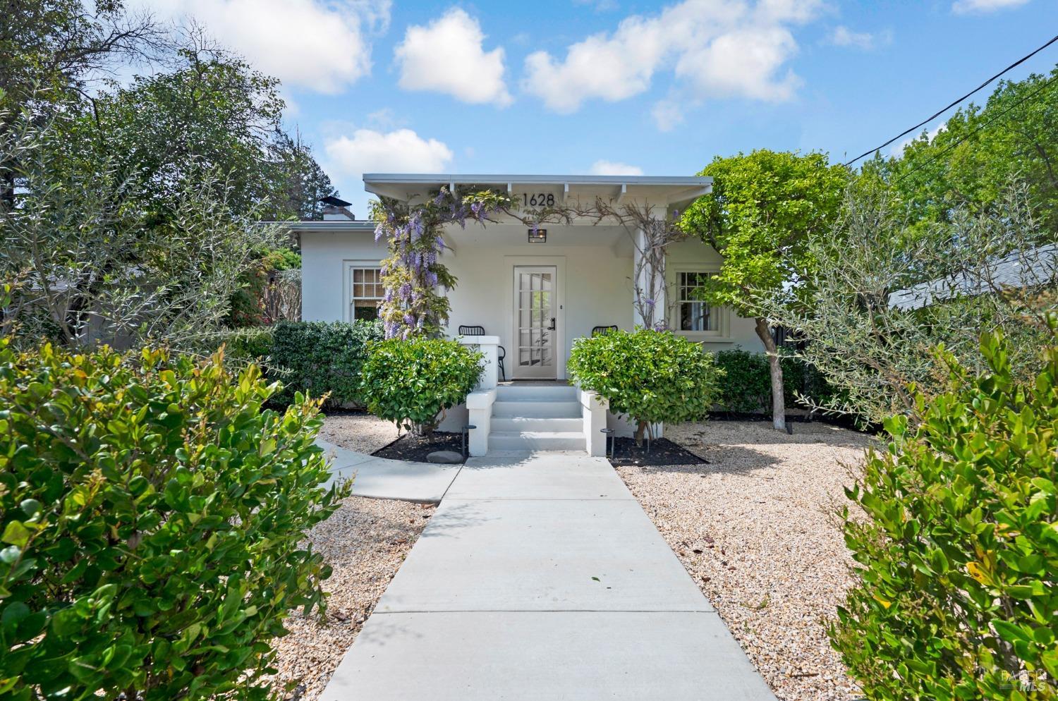 1628 Hillview Pl