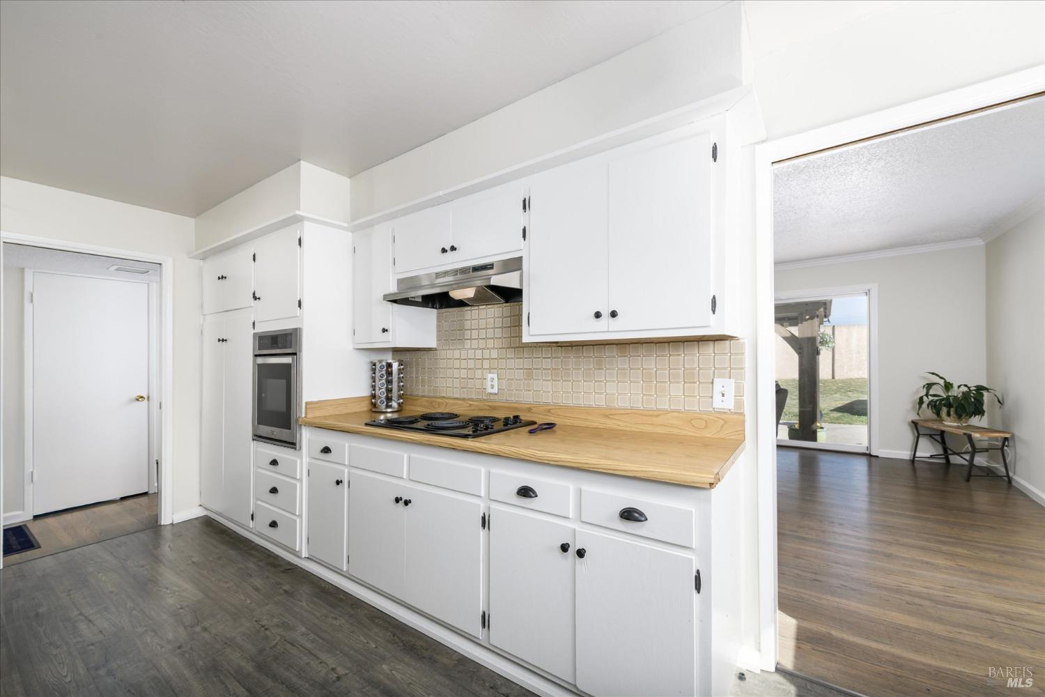 1301 James St