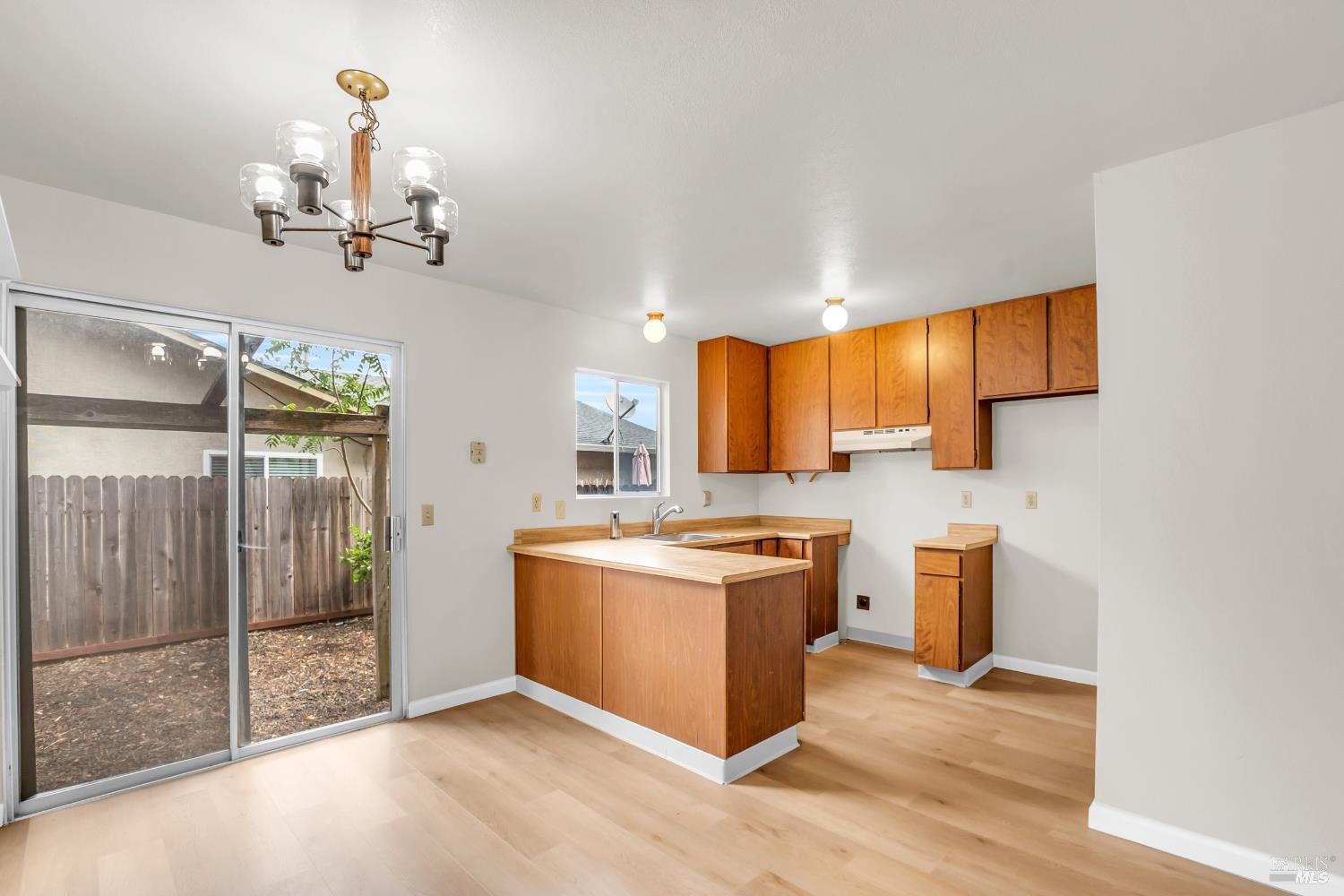 883 Arbor Ave
