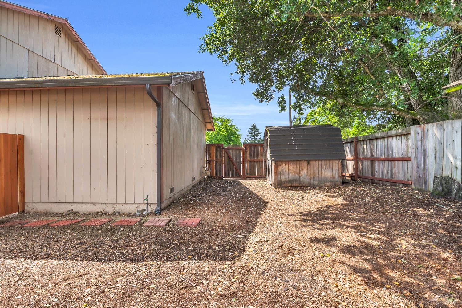 883 Arbor Ave