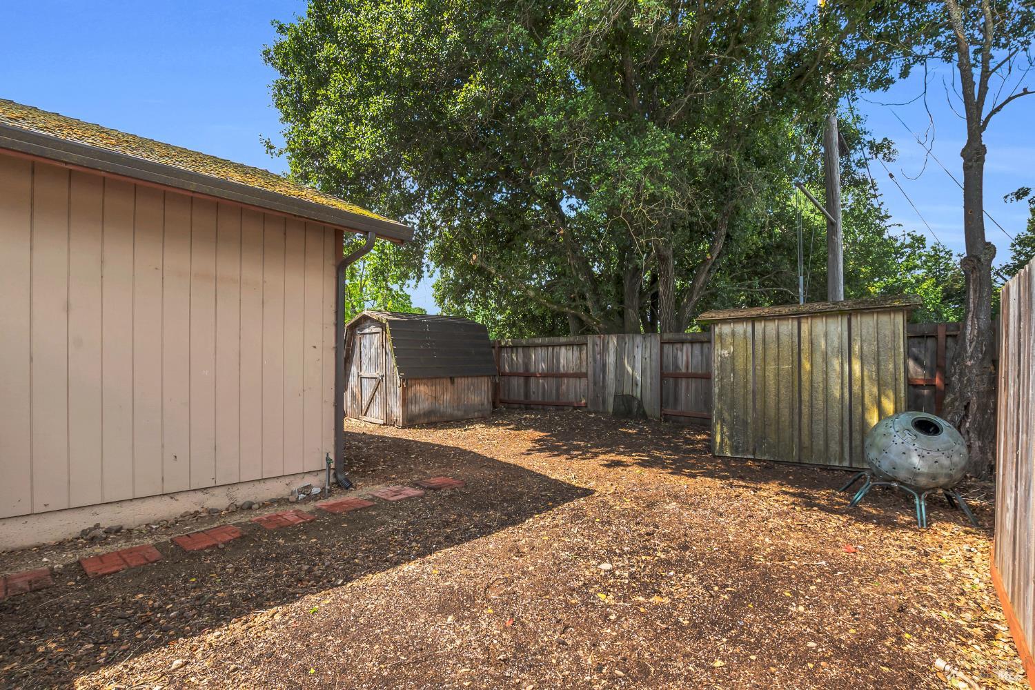 883 Arbor Ave
