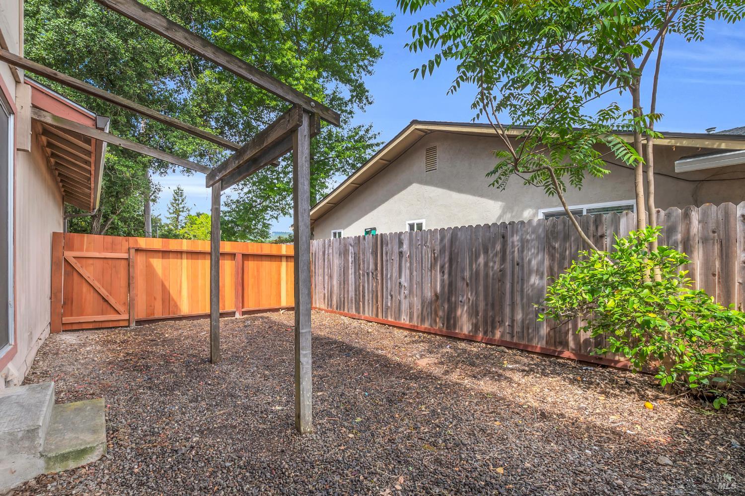 883 Arbor Ave