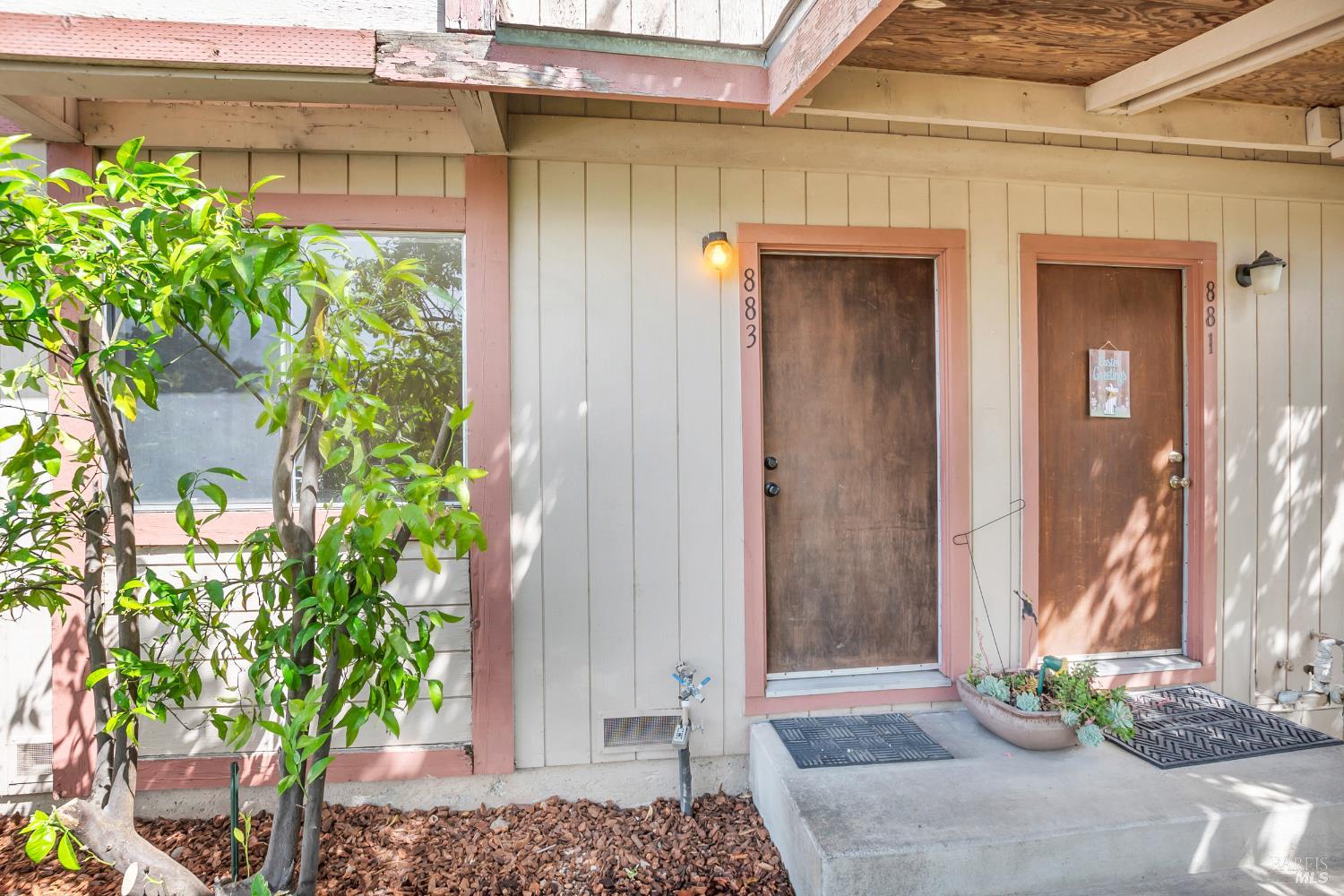 883 Arbor Ave