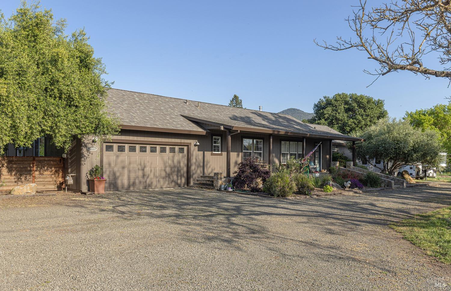 1040 Berry Ln
