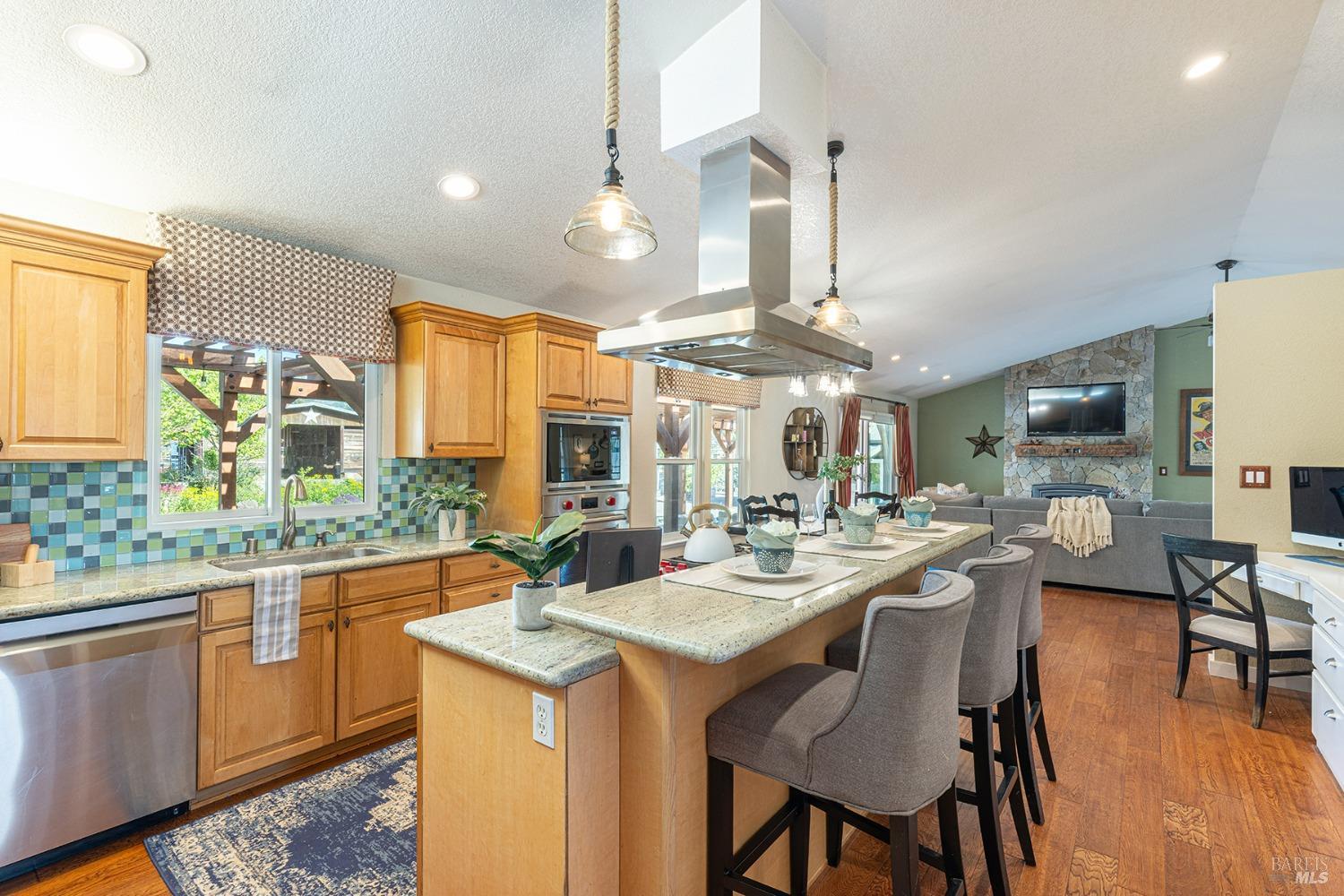 1040 Berry Ln