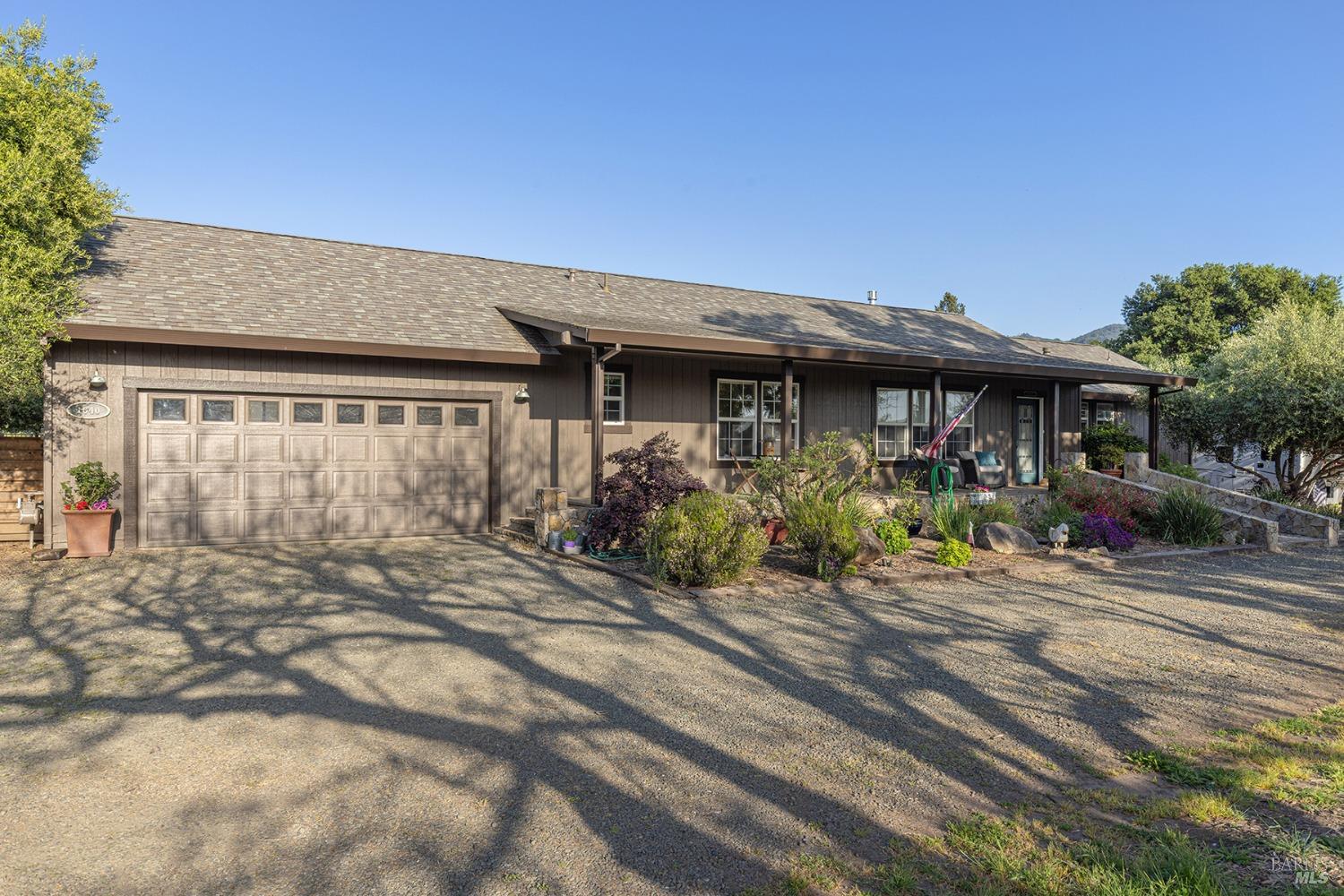1040 Berry Ln