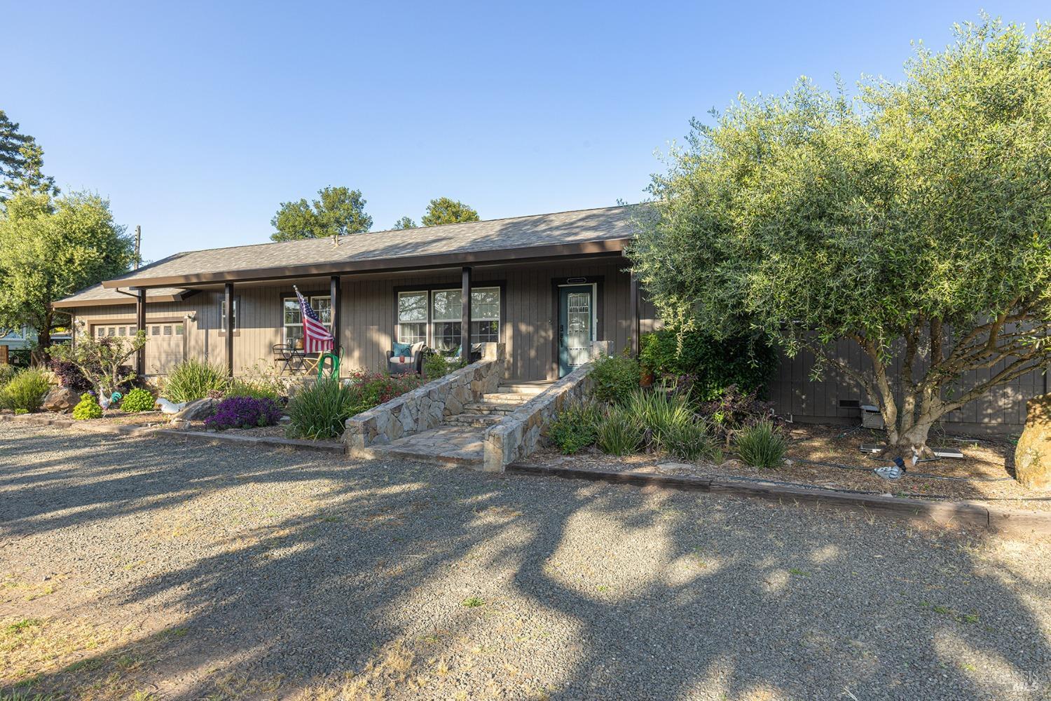 1040 Berry Ln