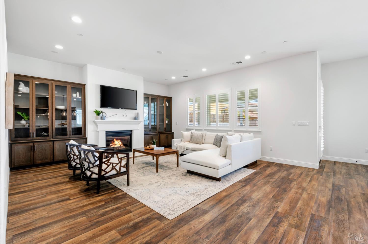 6006 Peacock Ct