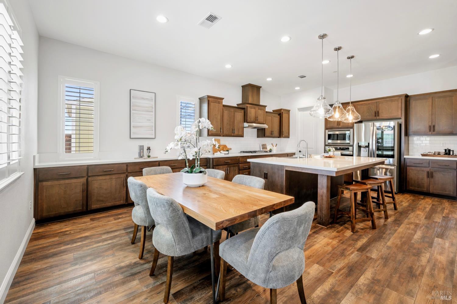 6006 Peacock Ct