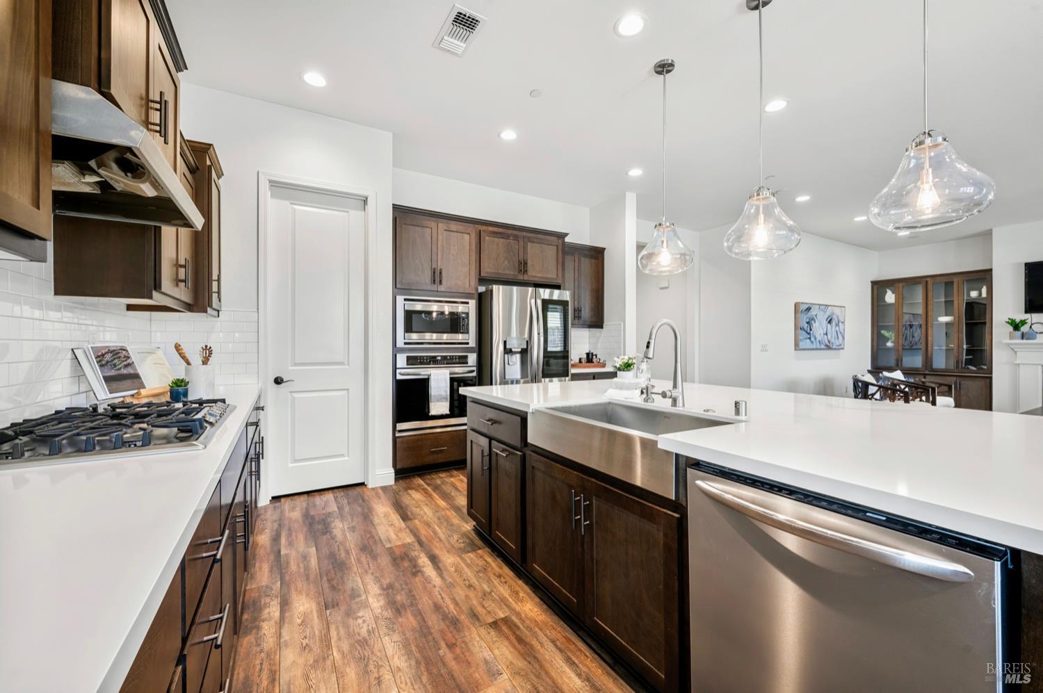 6006 Peacock Ct