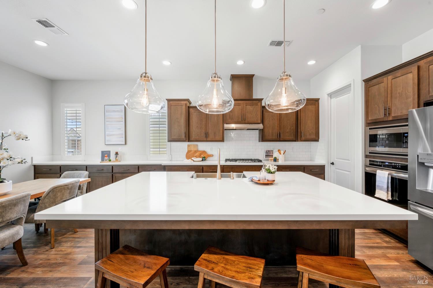 6006 Peacock Ct