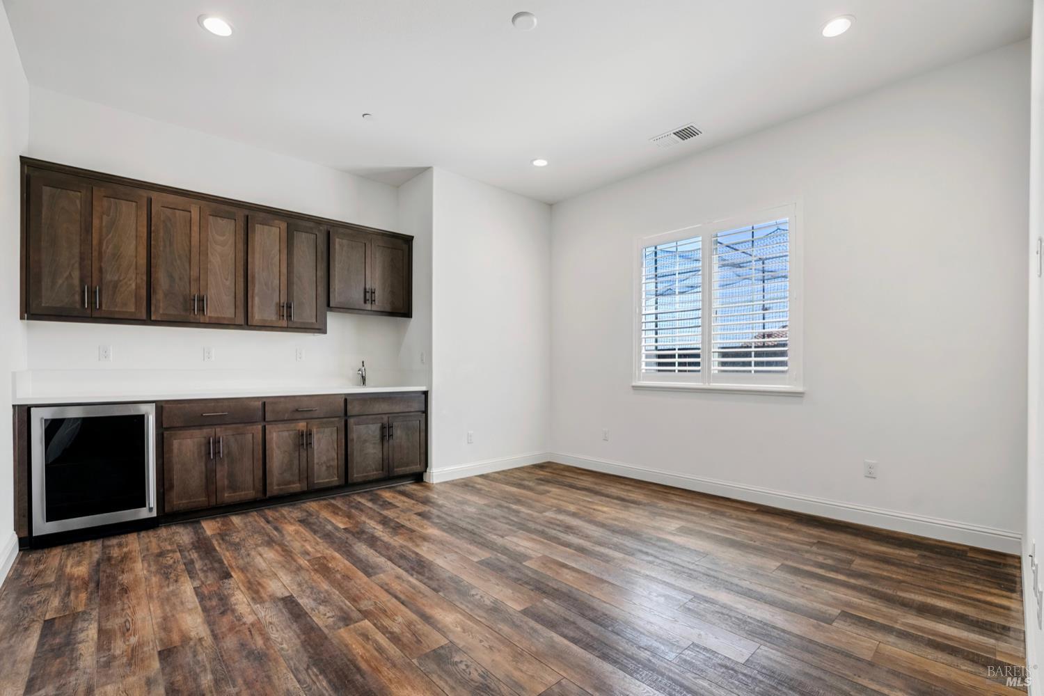 6006 Peacock Ct