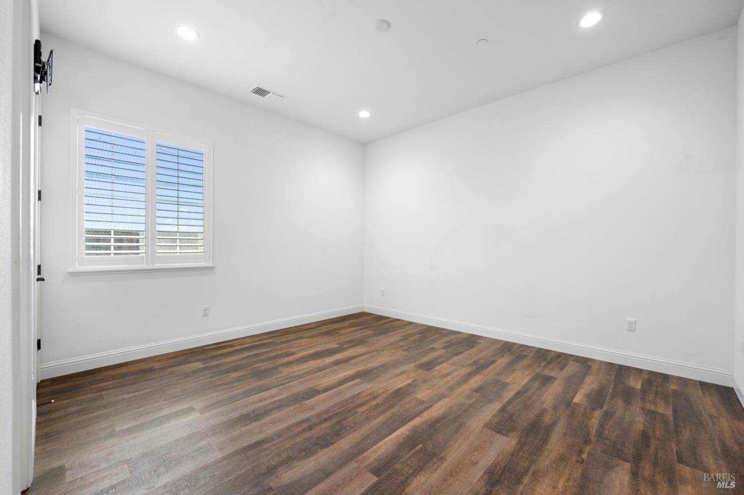 6006 Peacock Ct