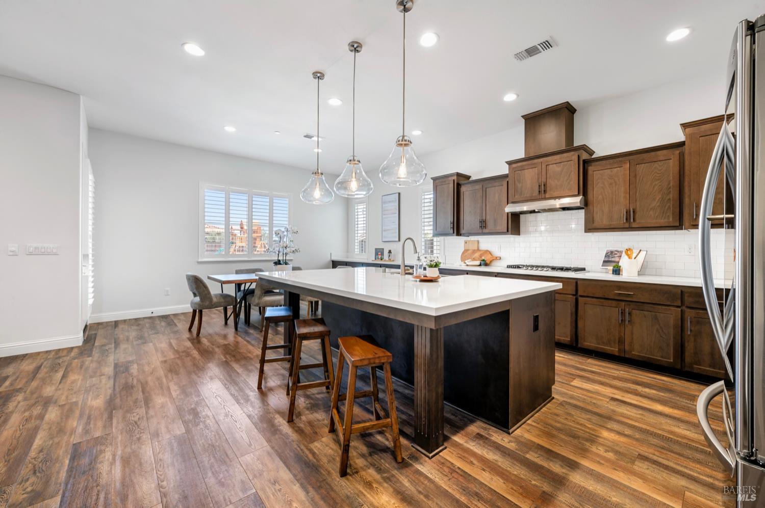 6006 Peacock Ct