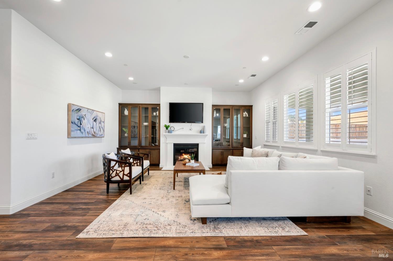 6006 Peacock Ct